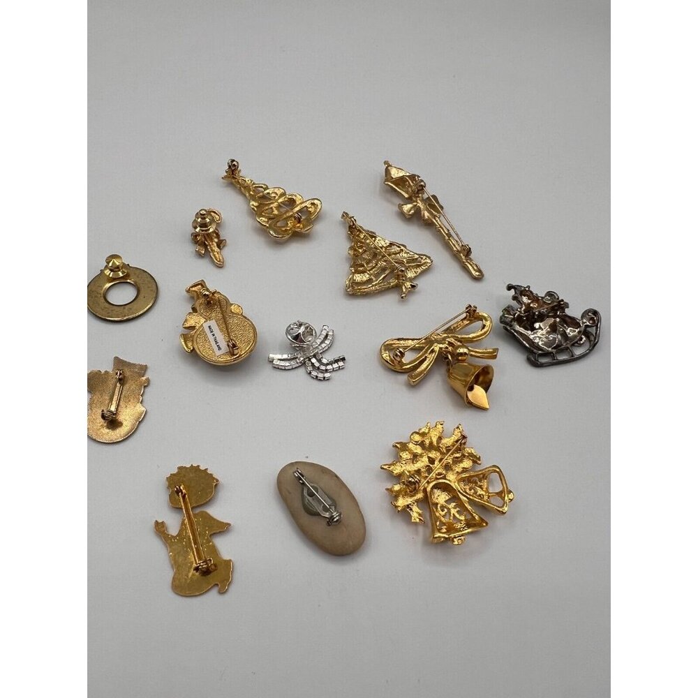 Vintage Christmas Brooches Pins Set of 13 Metal Stone Plastic Unsigned - Picture 2 of 16
